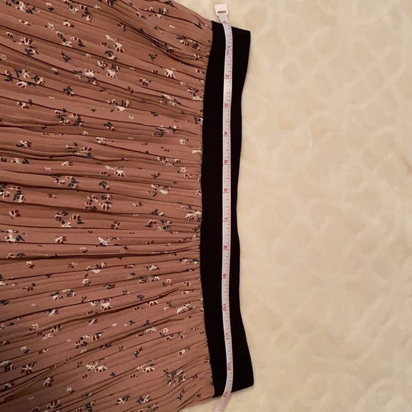 Pleated Maxi Skirt - Picture 3 of 3